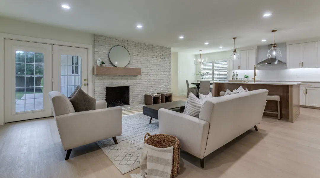1409 Navarro after renovation, photo 2