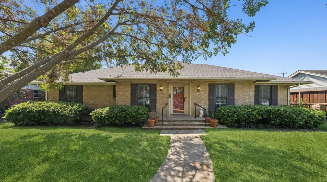 1409 Navarro before renovation, photo 1