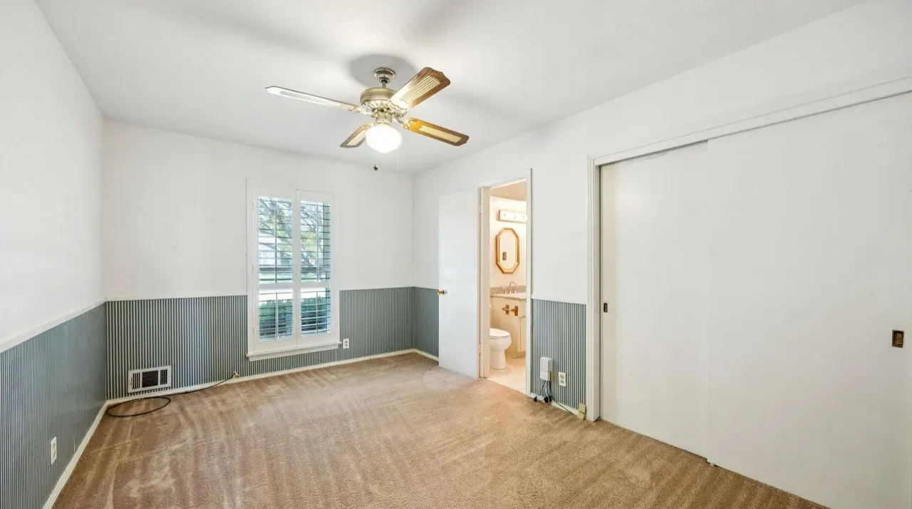 1409 Navarro before renovation, photo 11