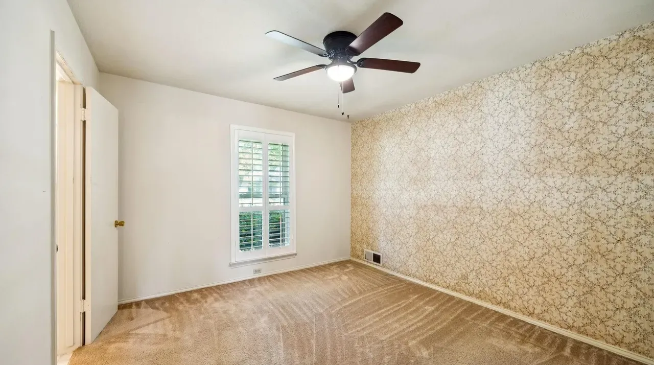 1409 Navarro before renovation, photo 12