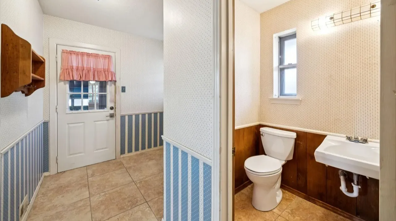 1409 Navarro before renovation, photo 14