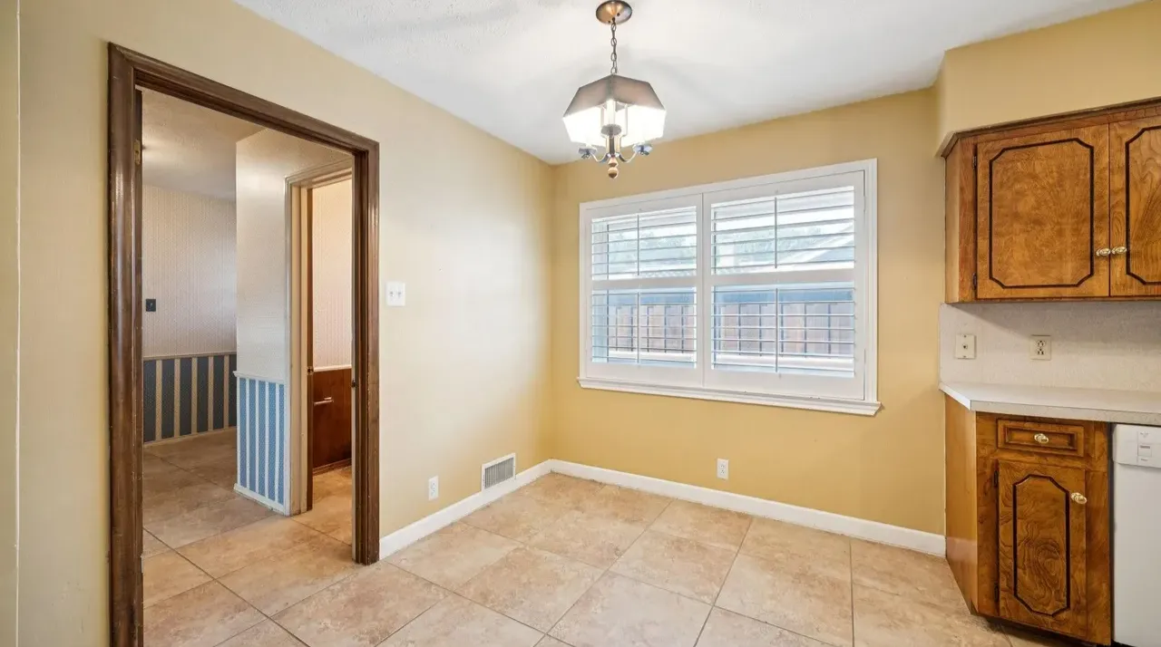 1409 Navarro before renovation, photo 15