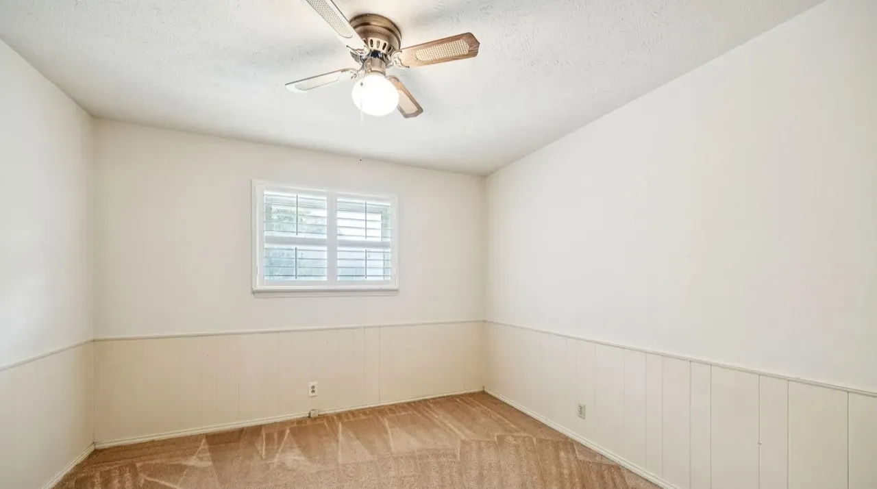 1409 Navarro before renovation, photo 16