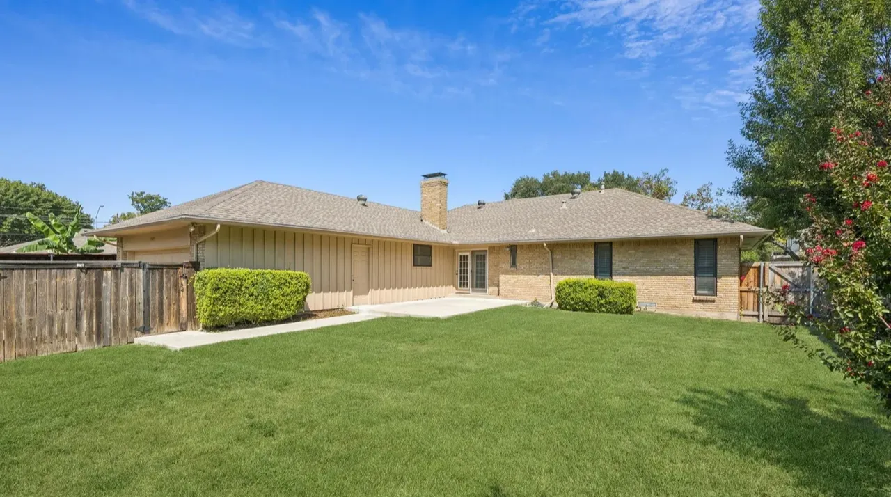 1409 Navarro before renovation, photo 17