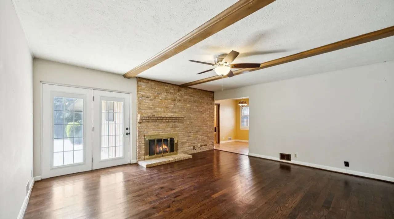 1409 Navarro before renovation, photo 2
