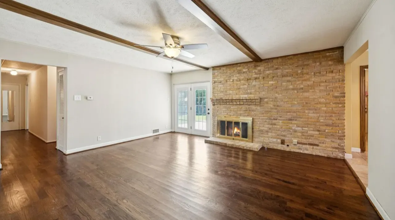 1409 Navarro before renovation, photo 3