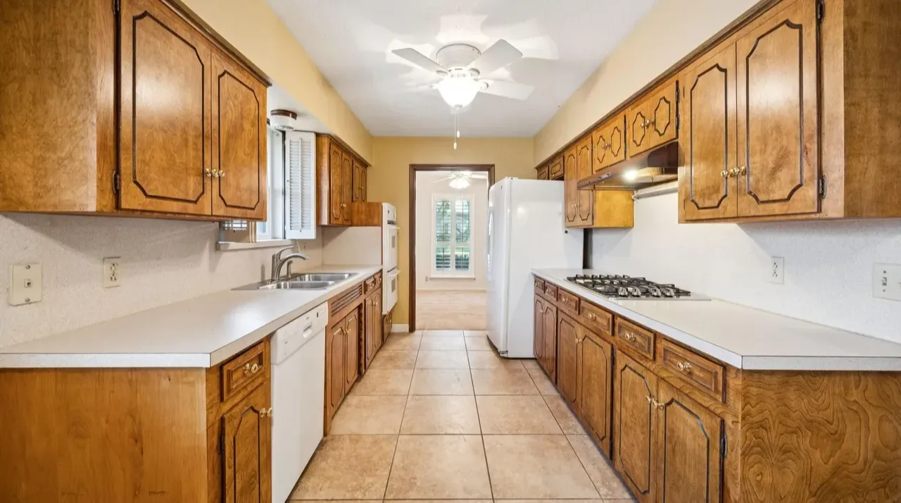 1409 Navarro before renovation, photo 5