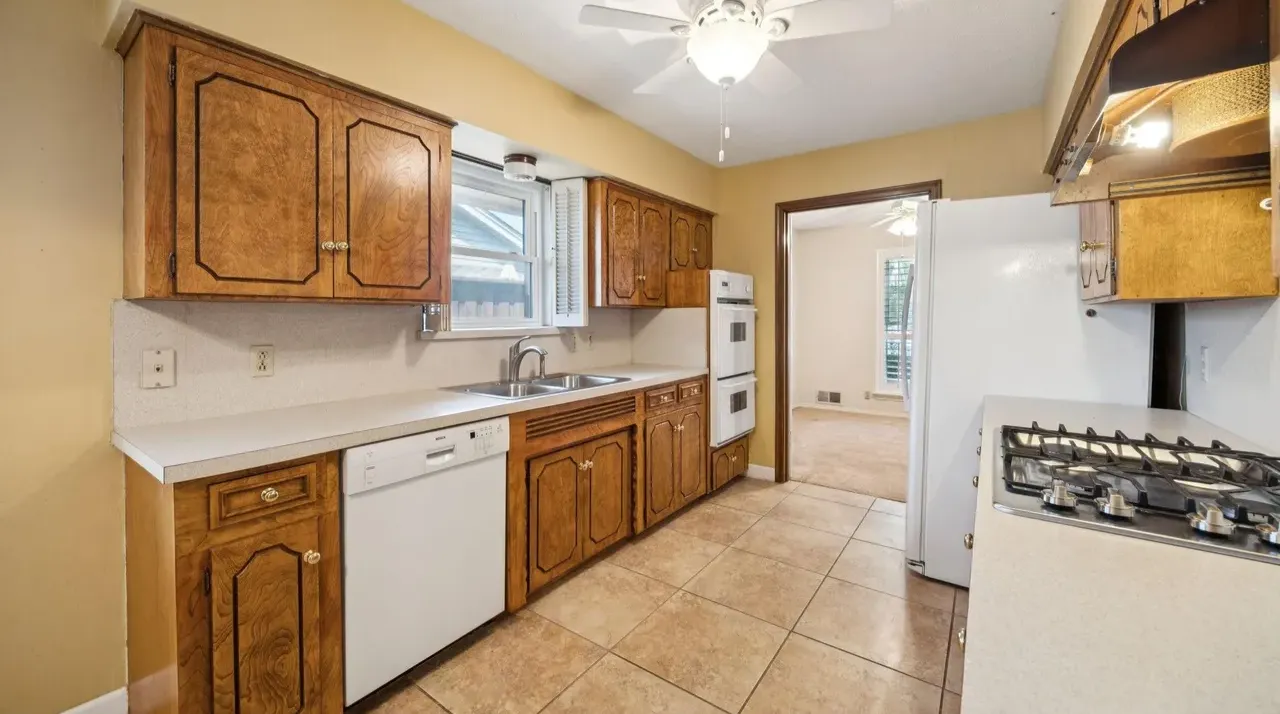 1409 Navarro before renovation, photo 6