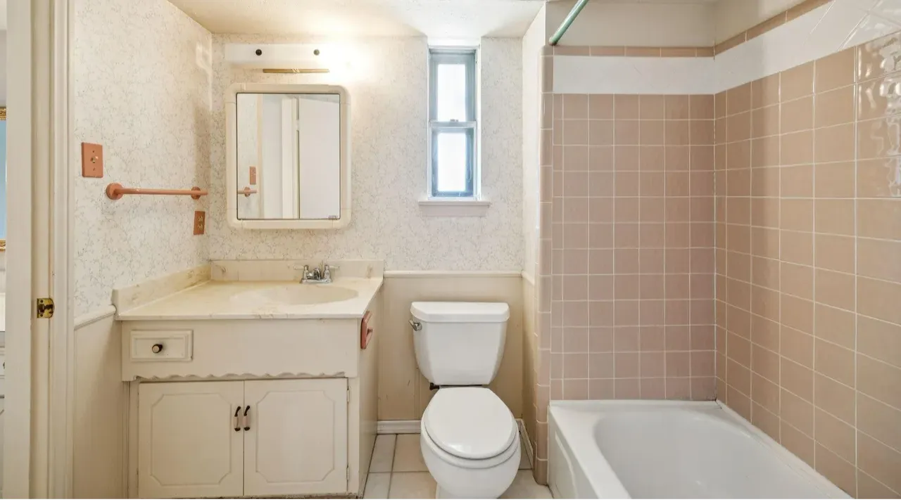1409 Navarro before renovation, photo 9